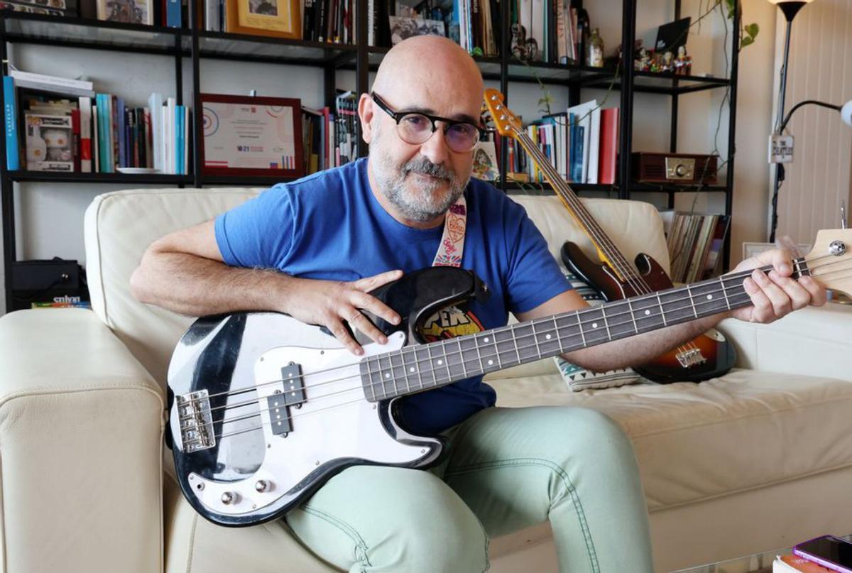 Francisco Castro, no seu fogar.   | // MARTA G. BREA