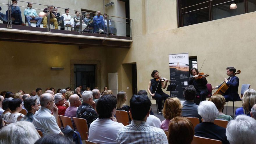 Un momento del concierto, ayer, en el palacio de Camposagrado. | MIKI LÓPEZ
