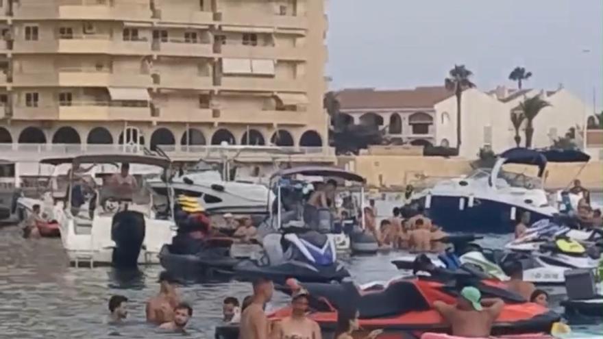 Quedada de barcos y motos de agua en La Manga del Mar Menor en el primer día de agosto