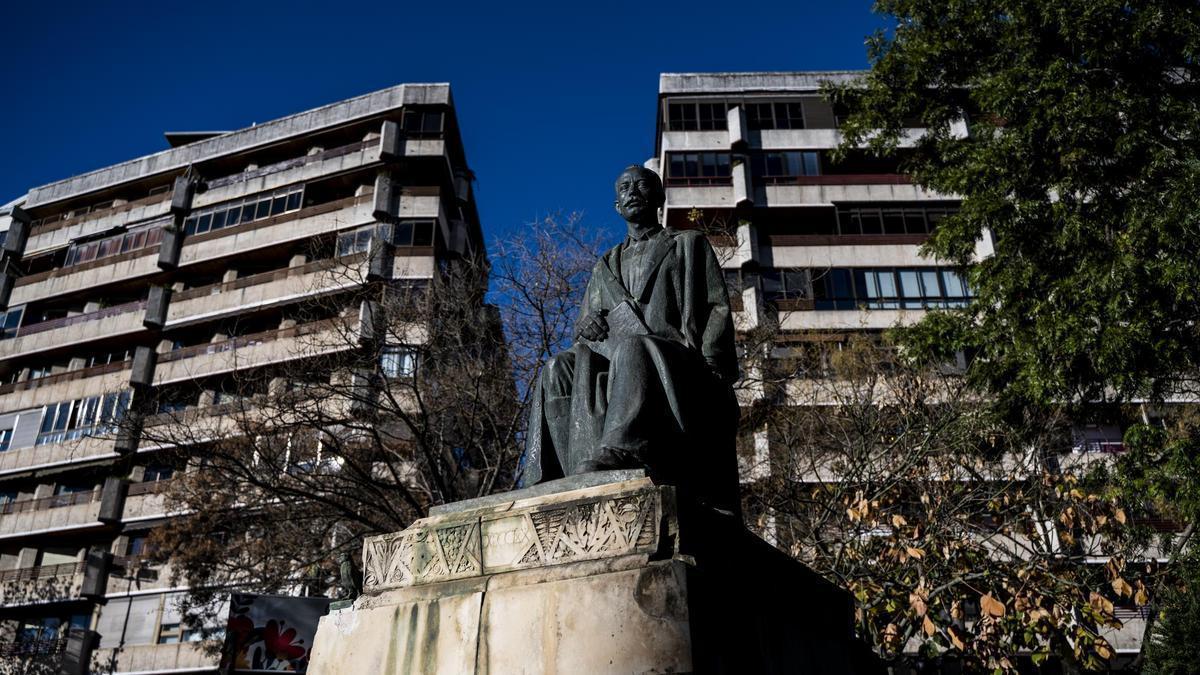 Homenaje a la centeraria Estatua de Gabriel y Galán