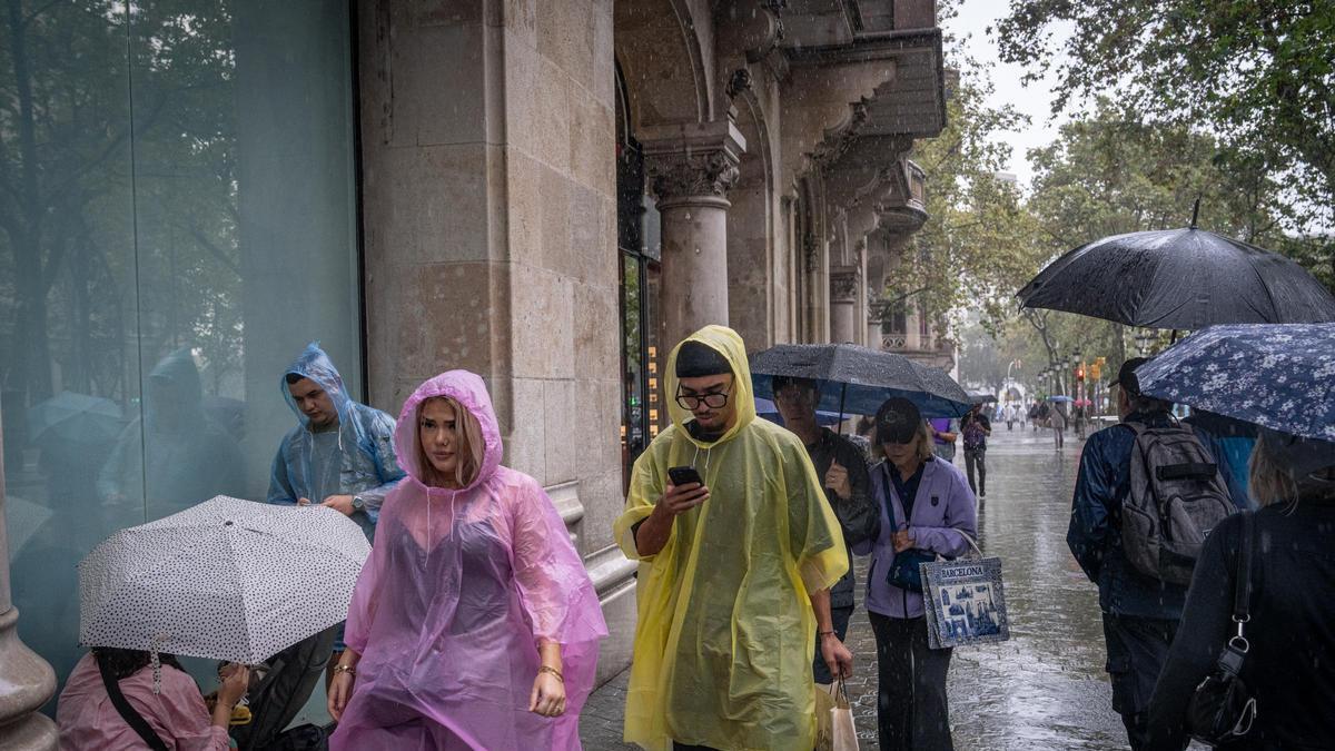 Aviso rojo en varias comarcas de Cataluña ante una nueva tanda de lluvias torrenciales este sábado y domingo