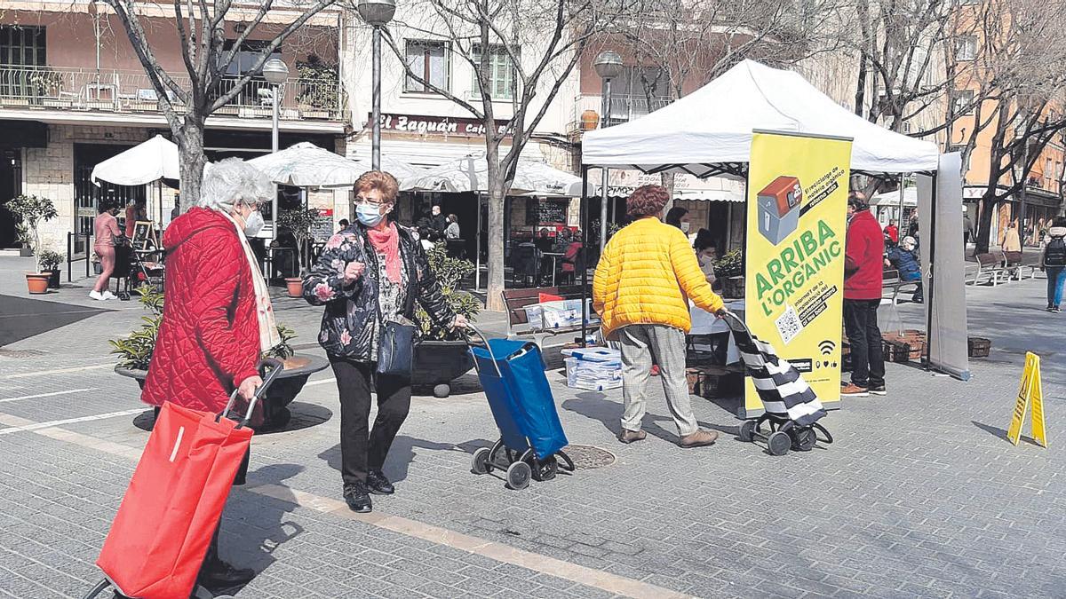 Emaya realiza una campaña informativa de sensibilización y concienciación antes de instalar los contenedores marrones.