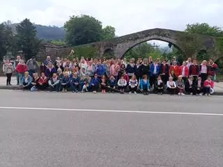 En imágenes: el colectivo Rosa Palo celebra su marcha solidaria con un centenar de andarines.