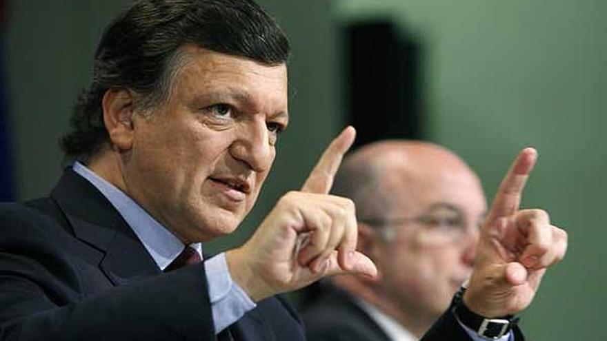 El presidente de la CE, Durao Barroso, y el comisario de Asuntos Económicos, Joaquín Alumnia