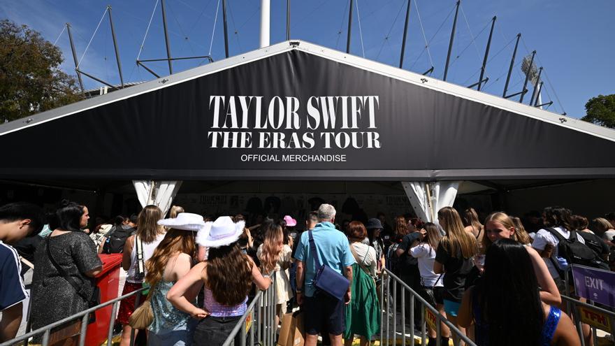 La Policía australiana investiga la supuesta agresión del padre de Taylor Swift a un paparazi