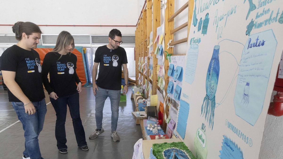 Científicos de Alicante descubren la magia de la nanotecnología a más de 150 niños de Primaria