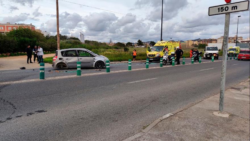 Accidente de tráfico en la avenida de Sant Josep.