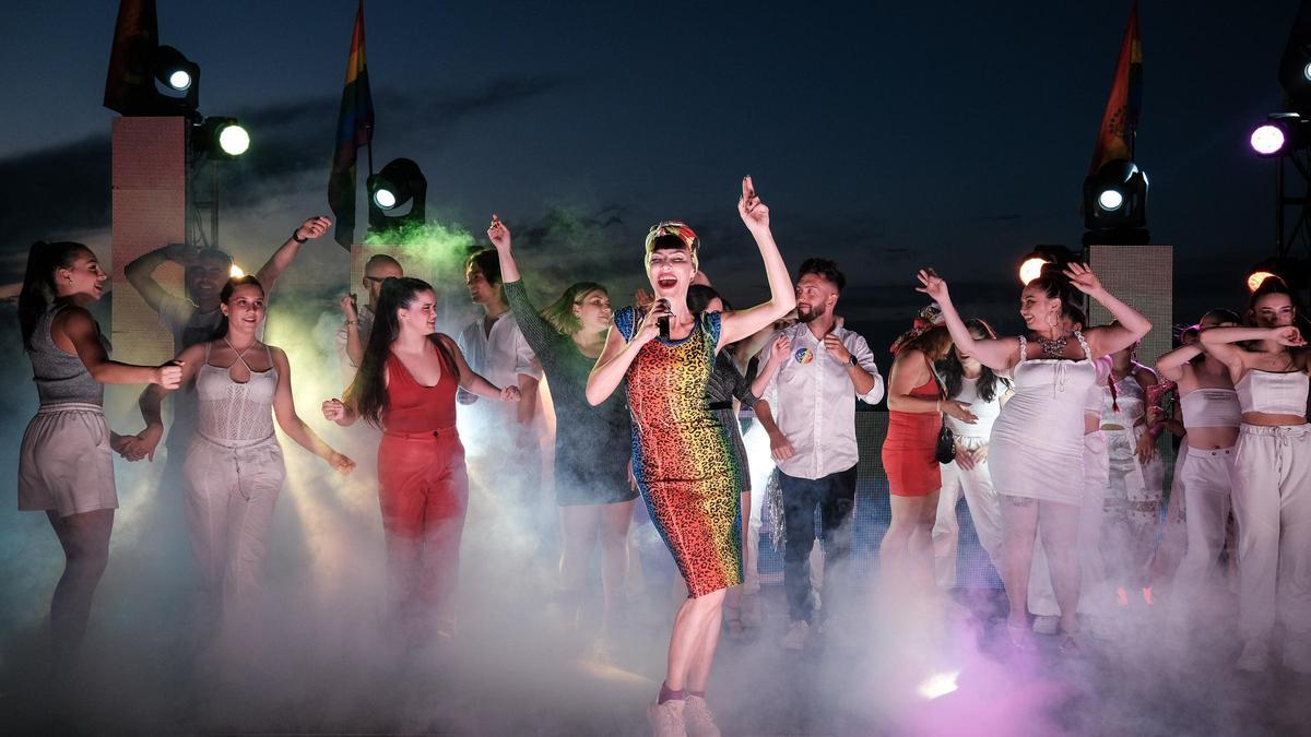 Roma Calderón actúa durante el Ibiza Pride