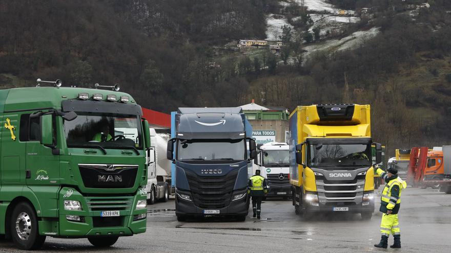 Consecuencias de la borrasca Ingrid en Asturias: la DGT cierra el Huerna y Pajares al tráfico para camiones