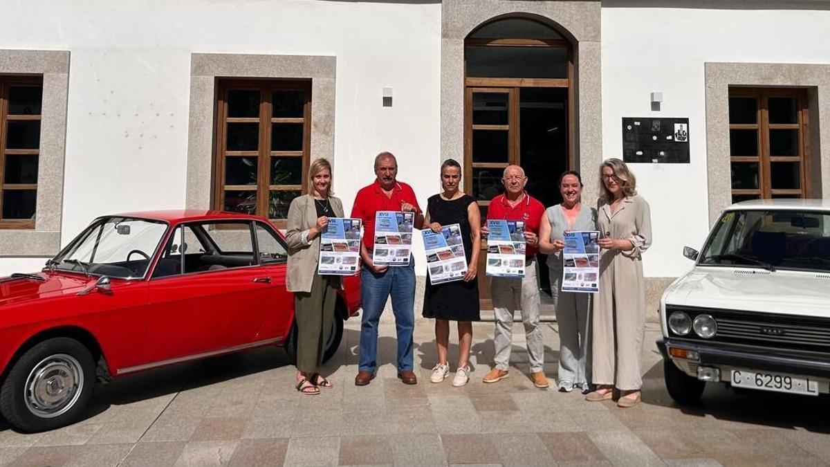 Miembros del gobierno y del club AVA presentaron la ruta.