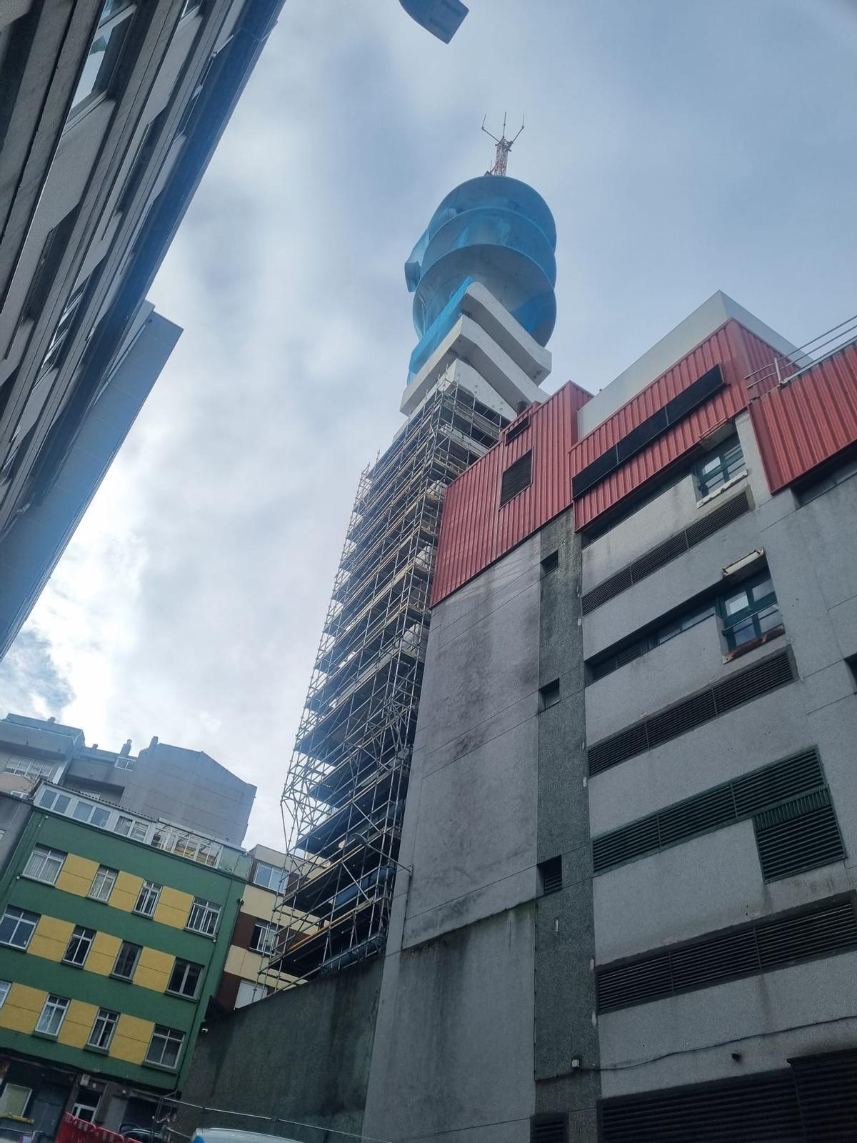 Andamios en la torre O Montiño