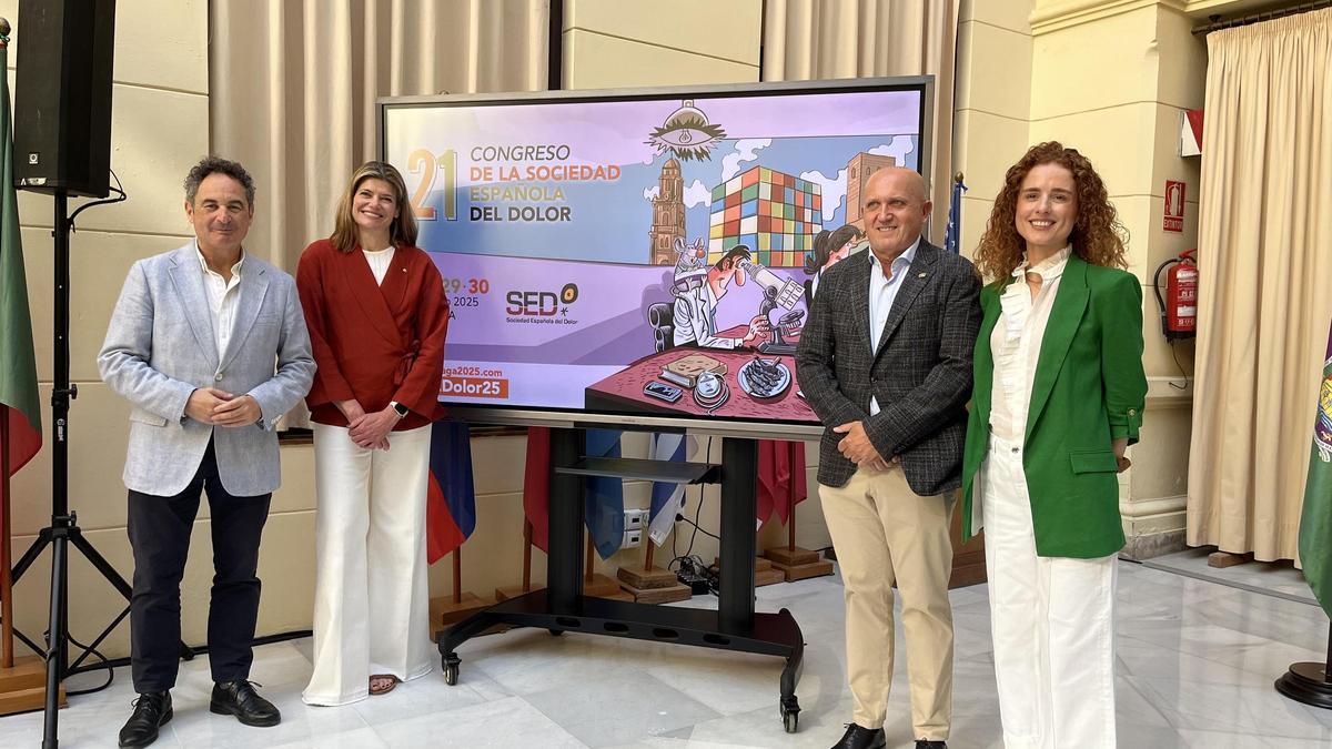 De izq. a dcha. Francisco Cantos, María Madariaga, Mariano Fernández Baena, presidente del Comité Organizador y María Luz Padilla del Rey