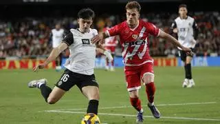 El Rayo acaba con el Valencia y dinamita Mestalla
