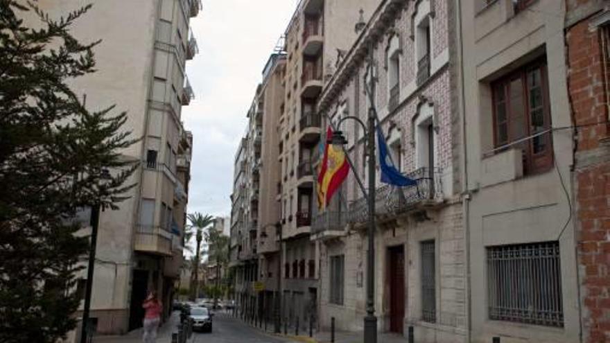 Fachada del Ayuntamiento de Crevillent en foto de archivo.