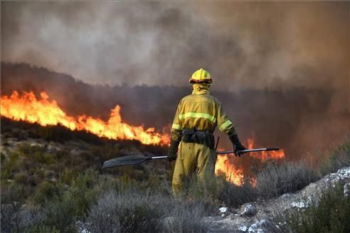 Impresionante incendio en la sierra de Alcubierre