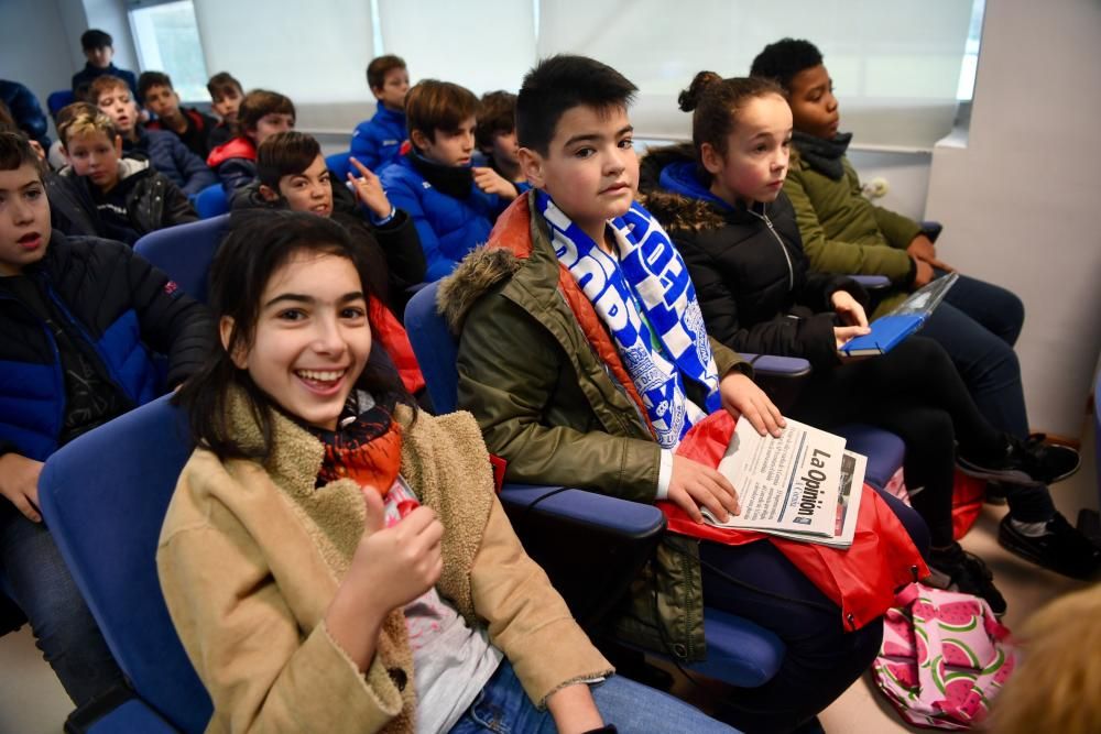 Los escolares visitaron las instalaciones deportivas de Abegondo, profundizaron en la historia del club de la mano del periodista Carlos Miranda y conocieron a los jugadores Saúl e Iris.