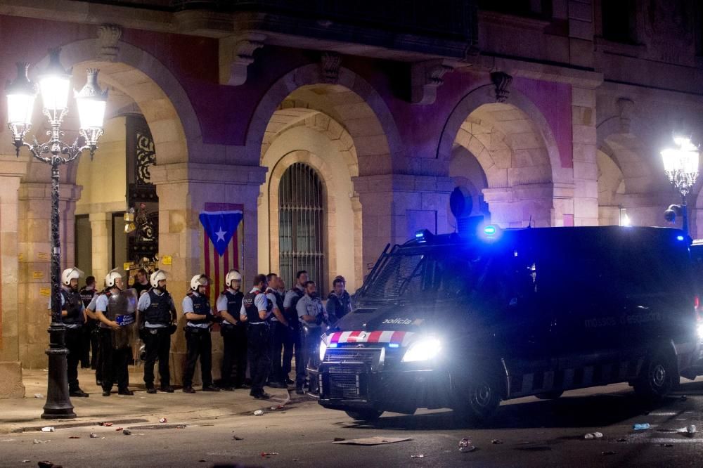 Carregues dels Mossos en el primer aniversari 1-O