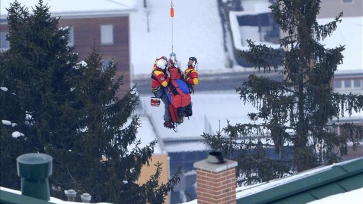 Lindsey Vonn es evacuada en helicóptero en Schladming (Austria).