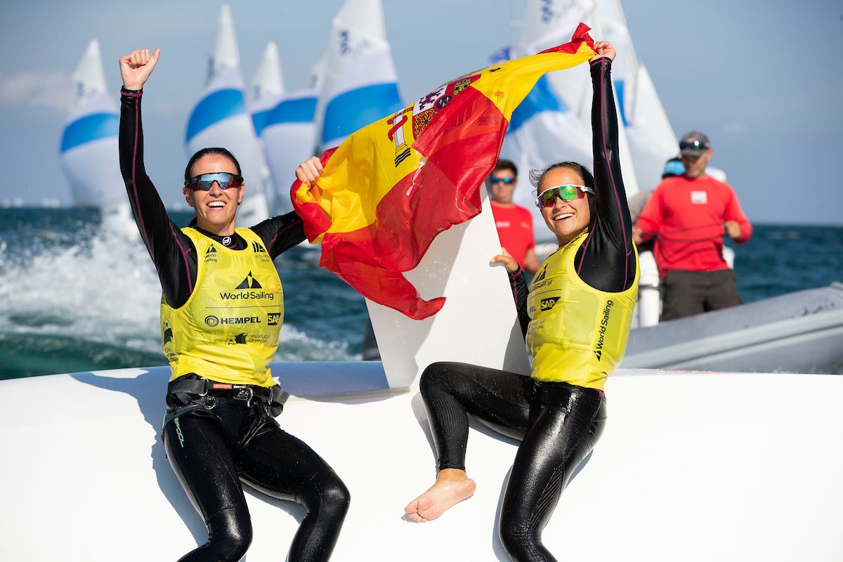 Neus Ballester y Andrea Perelló, campeonas del mundo en 420.jpg