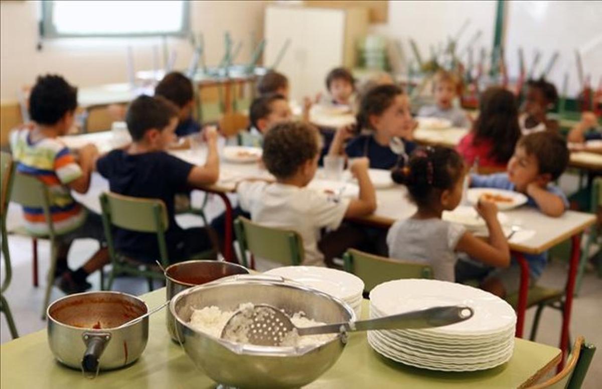 Alumnes d’un col·legi d’Arenys de Munt (Maresme) dinen al menjador escolar, el setembre passat.