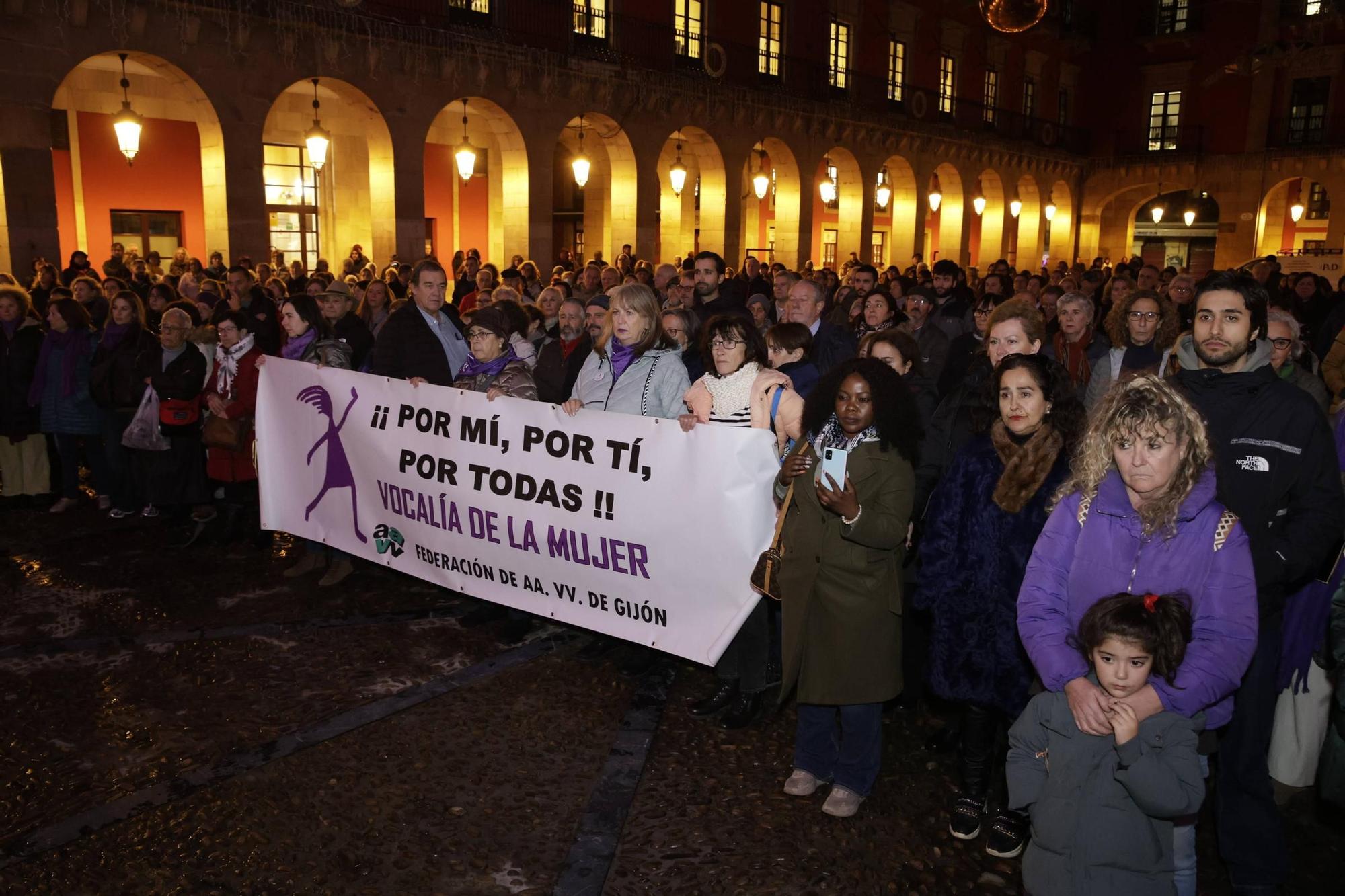 La concentración por el 25N en Gijón, en imágenes