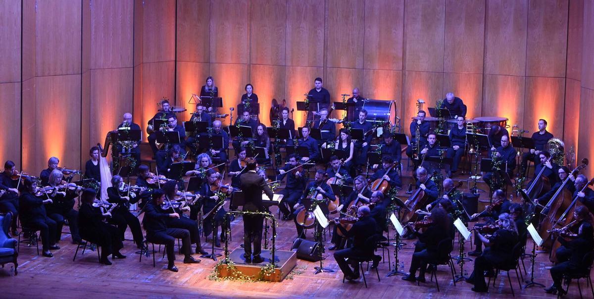 Una actuación de la Real Filharmonía de Galicia en el teatro Afundación.