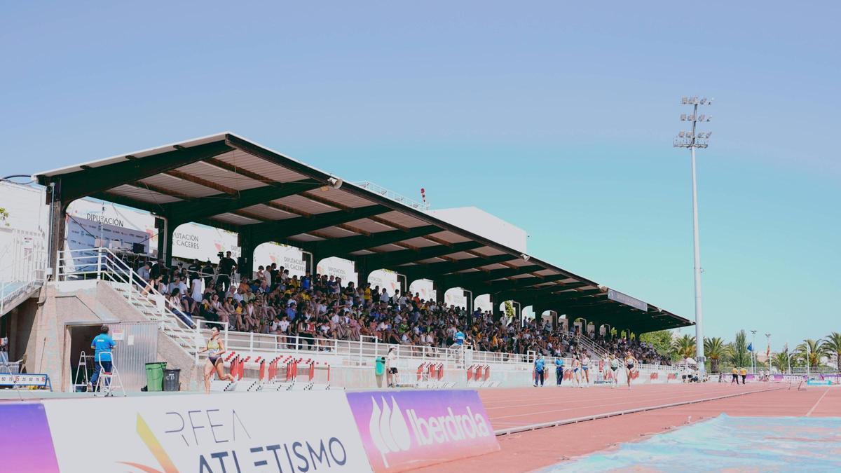 Vista de la Ciudad Deportiva de Cáceres durante el reciente Campeonato de España sub-23 de atletismo.
