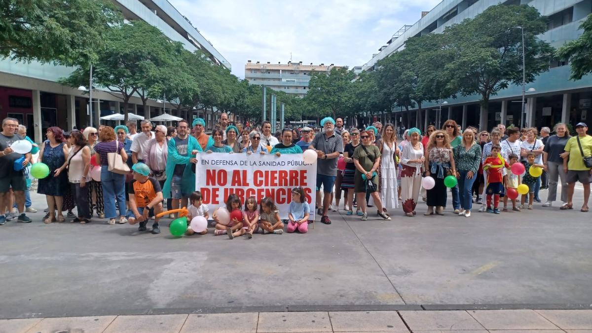 Protesta de los vecinos de Cuarte de Huerva por el cierre del servicio de Urgencias, ayer.