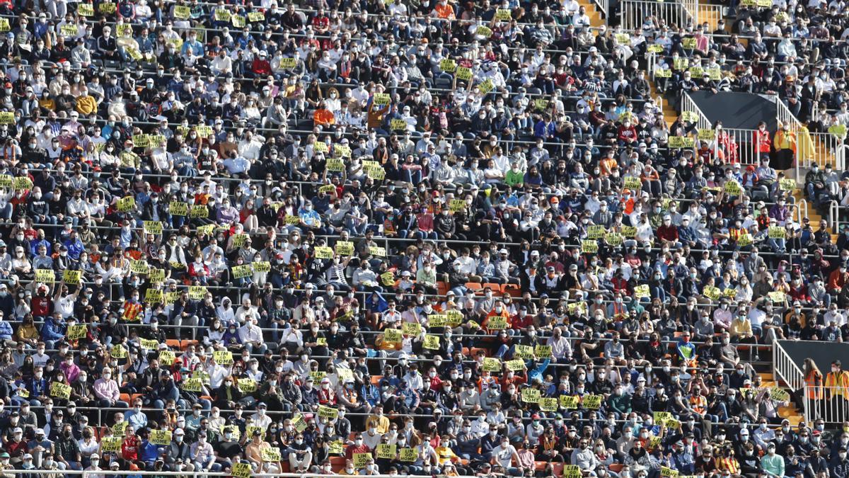 Valencia . Una imagen de la grada de Mestalla