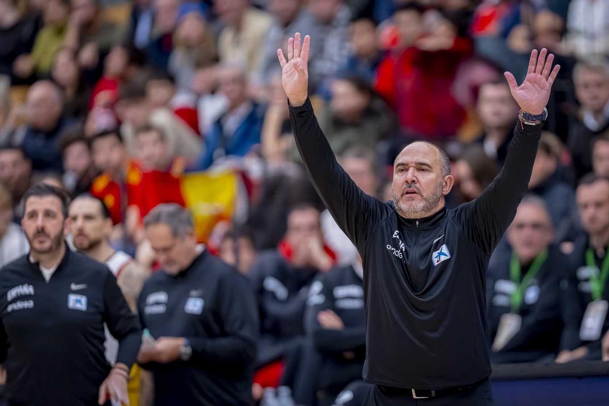 Mateo, dando instrucciones en un momento del encuentro