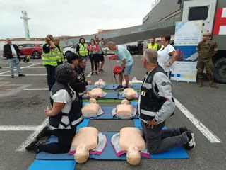 Motoristas canarios reciben formación básica de primeros auxilios