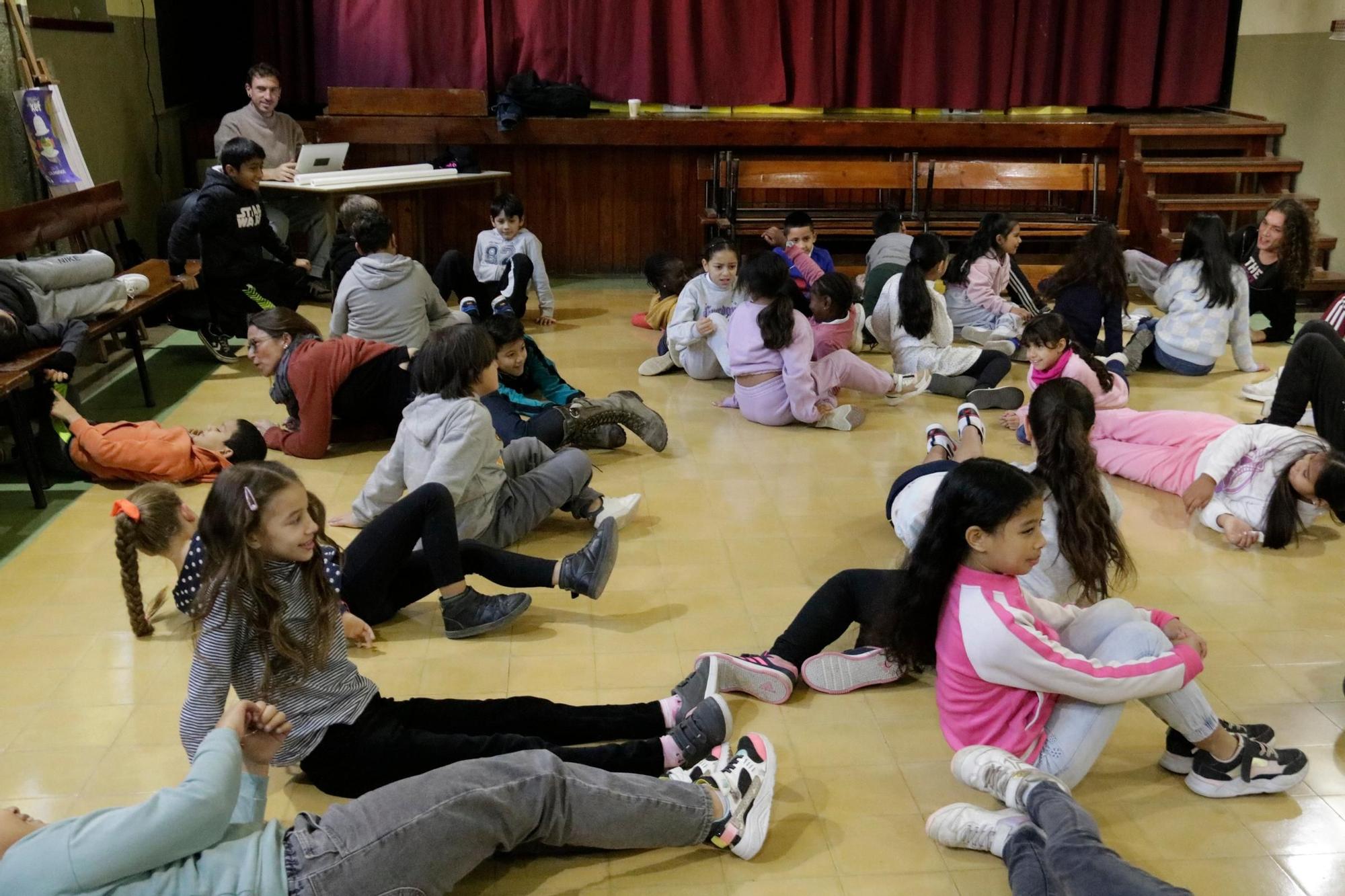 Imatges d'un dels espectacles d'A Tempo a l'escola de Santa Eugènia de Girona