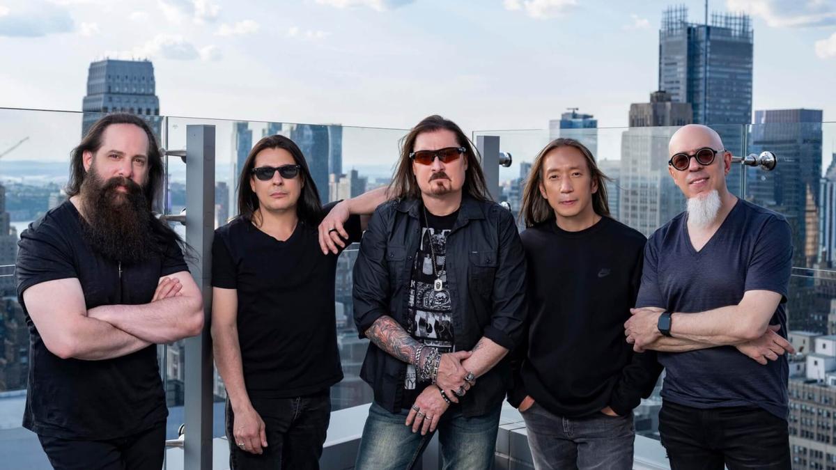 Por la izquierda, John Petrucci, Mike Mangini, James LaBrie, John Myung, Jordan Rudess, miembros de &quot;Dream Theater&quot;