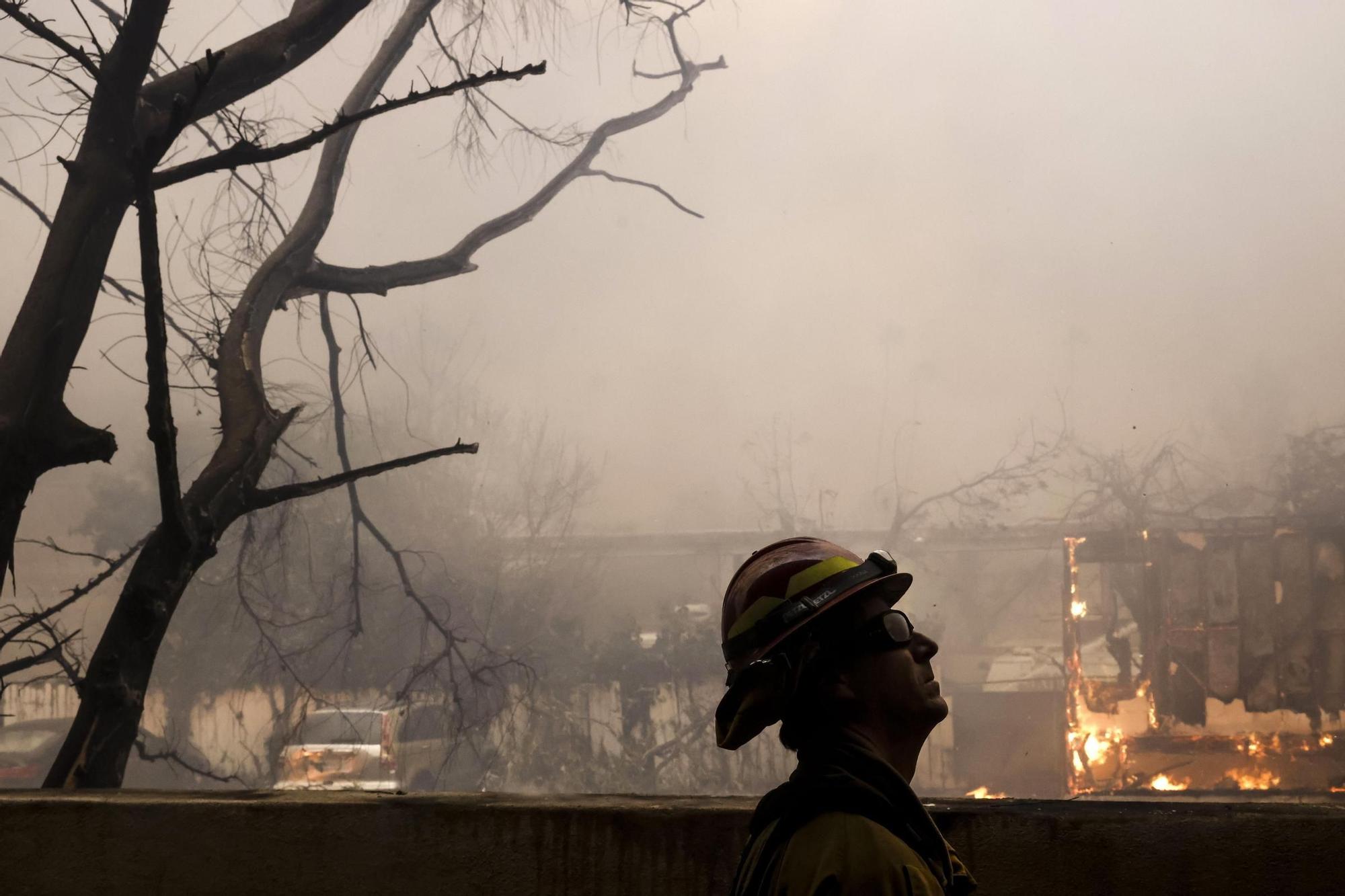 Estalla un incendio en las montañas de Hollywood, el sexto que arde en Los Ángeles