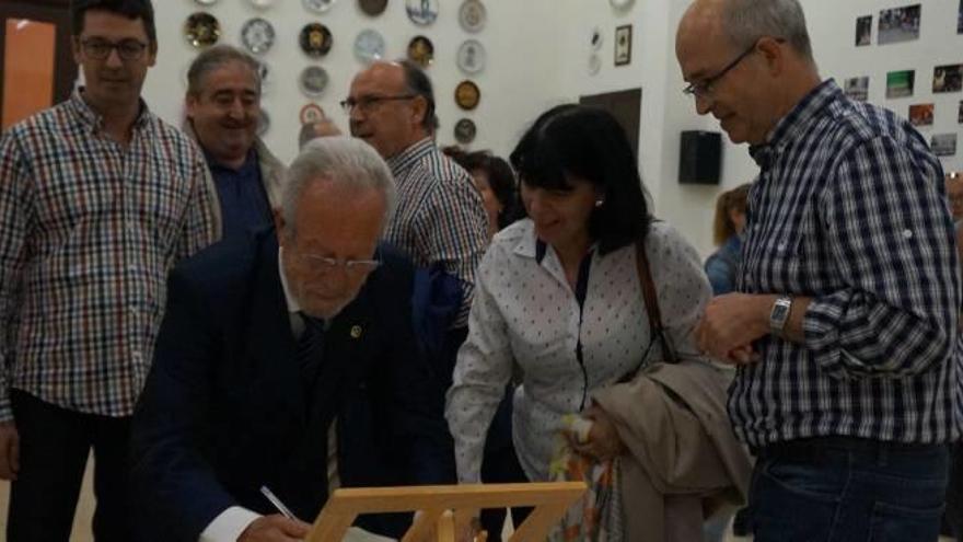 El Grupo de Danzas de Villena estrena sede en el Teatro