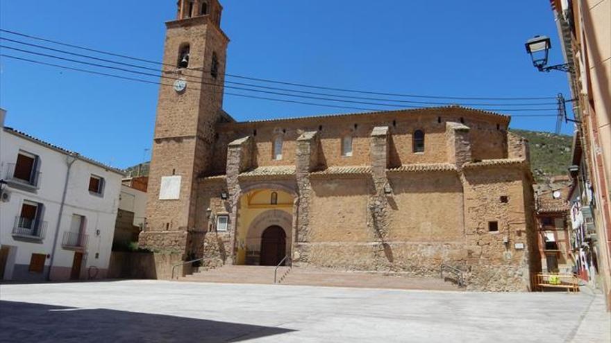 La plaza de la Iglesia estrena imagen renovada tras la reforma
