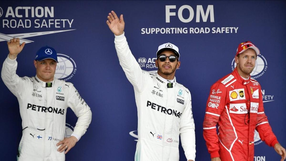 Hamilton celebra la pole en Japón