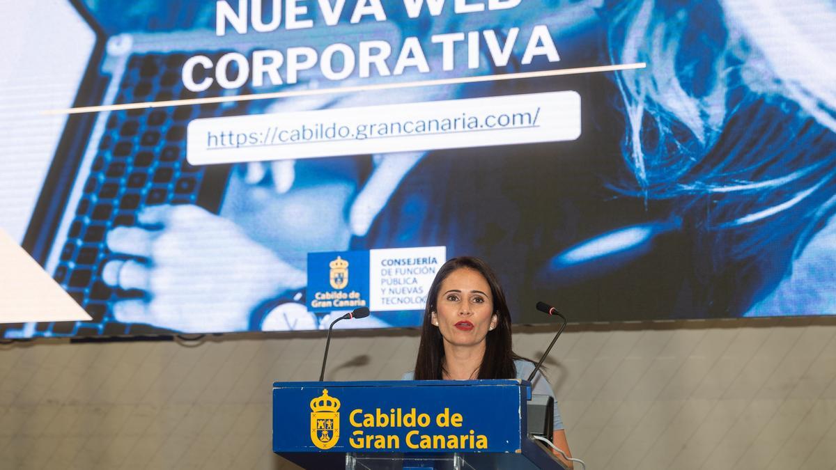 A partir de hoy las y los integrantes de las Listas de Reserva del Cabildo de Gran Canaria podrán conocer en qué posición se encuentran en dichas listas tanto a través de la sede electrónica como a través de recién remodelada página web institucional, en el apartado de empleo público.  La consejera de Función Pública y Nuevas Tecnologías, Margarita González, explicó que el objetivo es que &quot;los ciudadanos no tengan que acudir presencialmente hasta las oficinas de Recursos Humanos del Cabildo de Gran Canaria para conocer en qué puesto se encuentran en estas bolsas de empleo&quot;.  Hasta el momento están disponible para consulta las listas de técnico de administración general (TAG) administrativo, técnico de administración especial (TAE) con licenciatura en economía o administración y dirección de empresas, tae licenciado en derecho, agente medio ambiente, auxiliar administrativo, arquitecto, gestor cultural, técnico superior en ergonomía y psicosociología, educador,  técnico superior en ediciones, técnico medio de gestión, técnico medio de administración especial, con titulación de profesor, delineante, letrado asesor y técnico superior análisis y control. En próximas fechas se irán incorporando el resto de Listas de Reserva vigentes.  Dicha consulta se realizará a través de la página oficial de la web corporativa del Cabildo de Gran Canaria; apartado &quot;Ciudadanía&quot;; sección &quot;Empleo Público&quot;; enlace &quot;Consulta Posición Bolsas Públicas de Empleo Temporal&quot; o directamente a través de la Carpeta Ciudadana de la Sede Electrónica de esta Corporación: https://sede.grancanaria.com/sede-privado/carpeta-de-ciudadano  Las listas de reserva son un sistema que permite el nombramiento de funcionarios interinos y contratación de personal laboral temporal, para cubrir personal de las consejerías del Cabildo, así como contrataciones de carácter temporal para sustituciones, interinidades, etc.