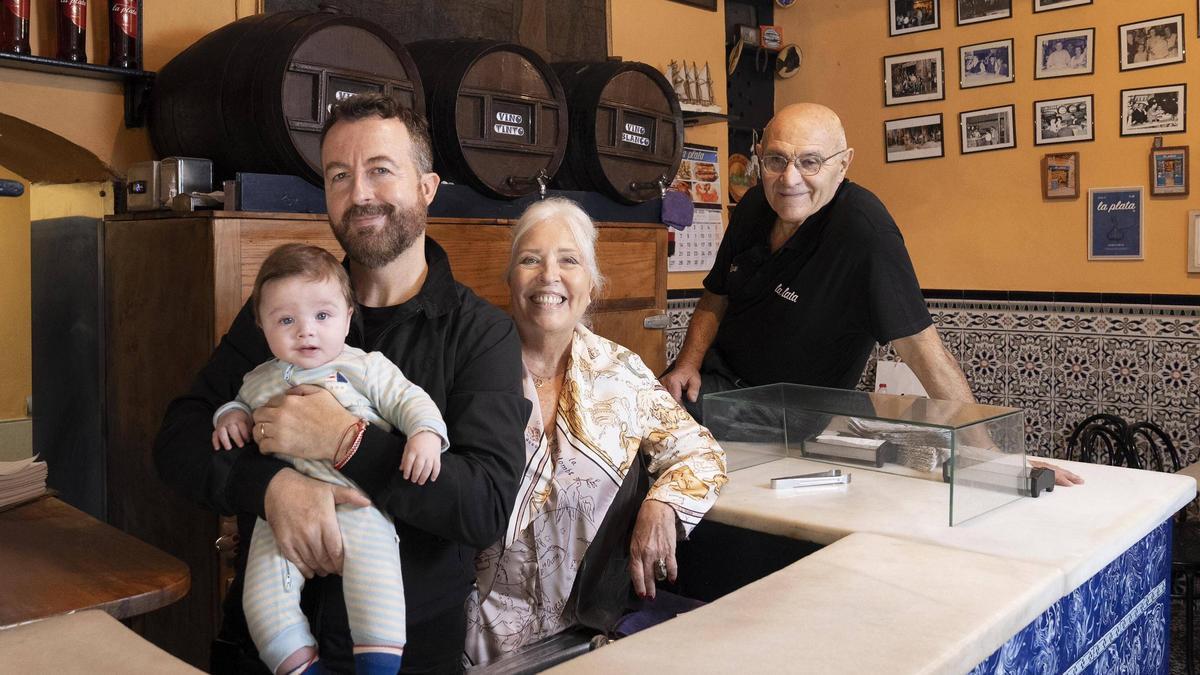 Max y Roger Pasqual, Anna Marjanet y Pepe Gómez, en La Plata.