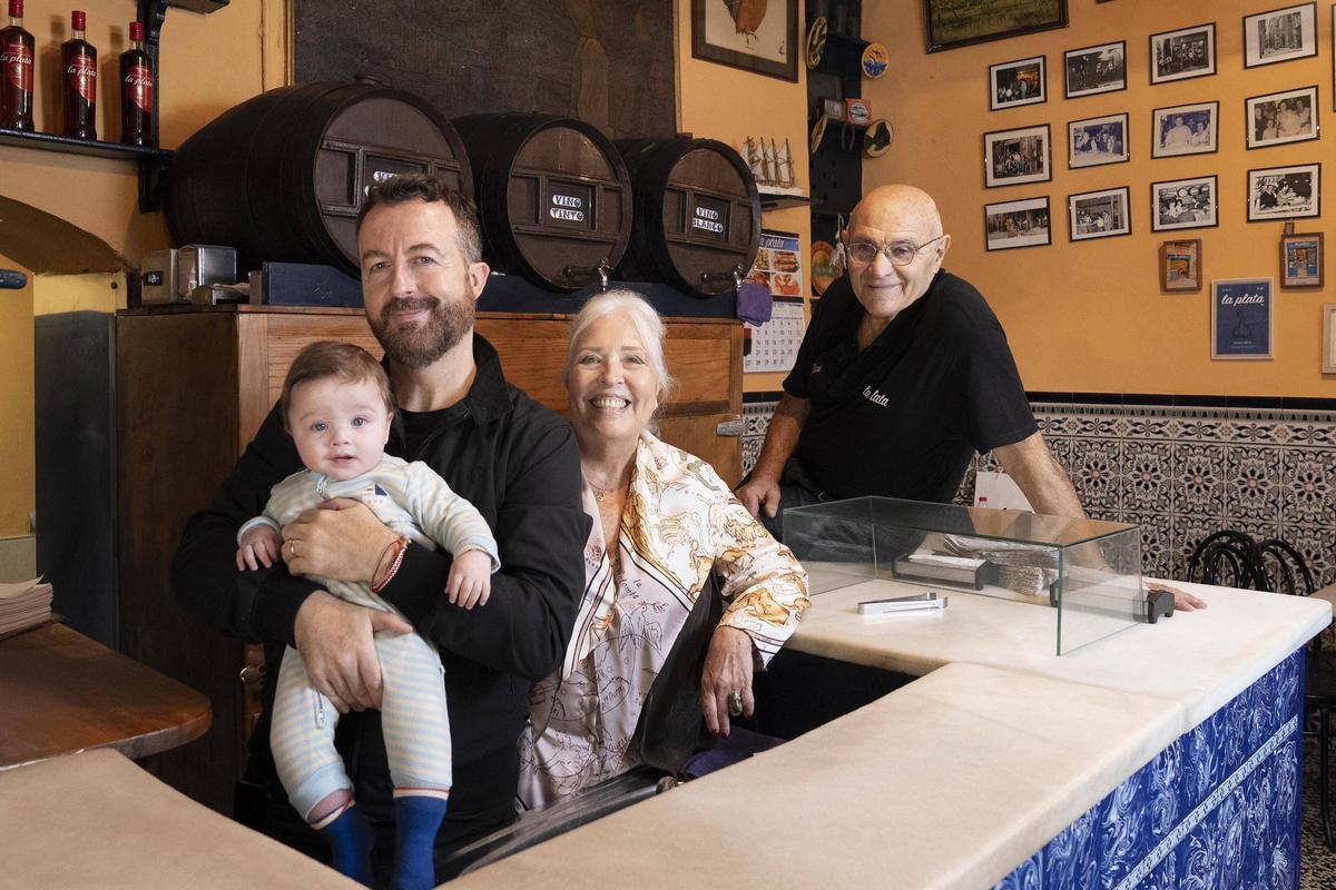Max y Roger Pascual, Anna Marjanet y Pepe Gómez, en La Plata.