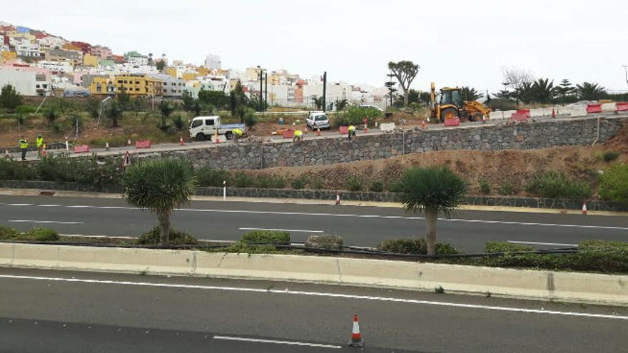 El Cabildo asegura los muros de la rotonda de La Atalaya de Guía