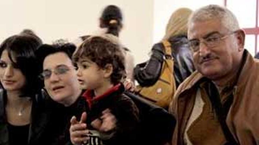 La familia española residente en Gaza llega a Madrid