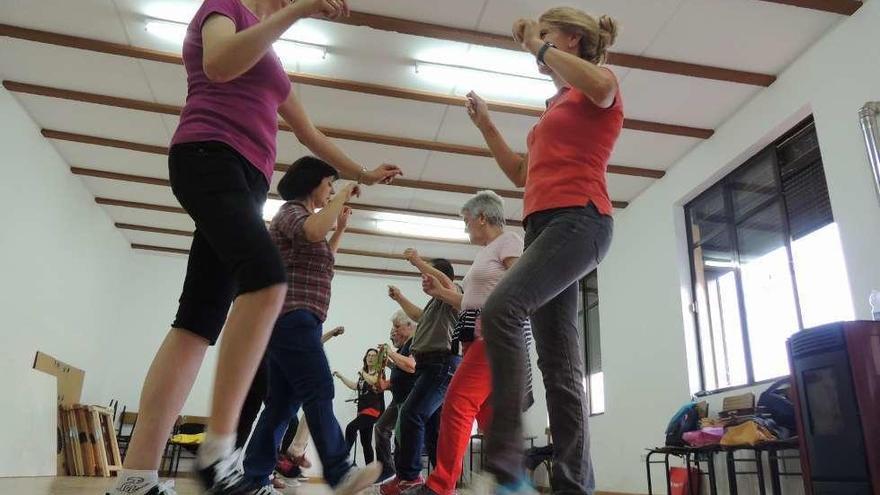 Las clases de bailes populares no han faltado en las actividades