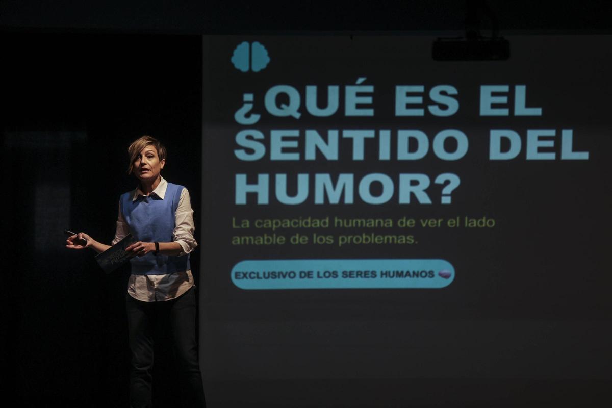 Sara Escudero, durante el monólogo que ofreció en el salón de actos del centro.