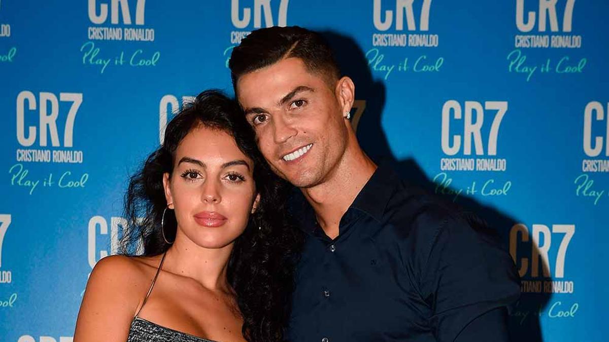 Georgina Rodríguez se entretiene probando peinados en el pelo de Cristiano Ronaldo