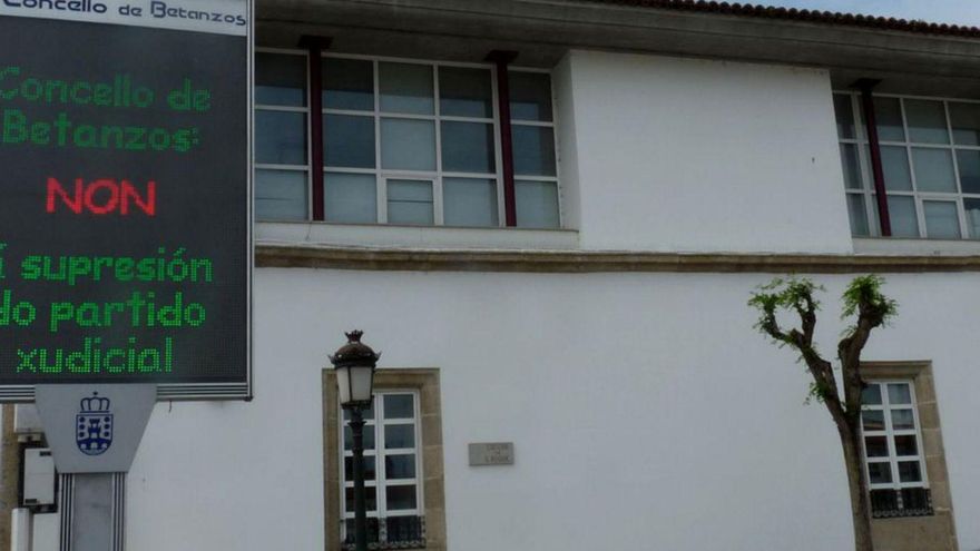 Reclaman más de 110.000 euros por una caída en el juzgado