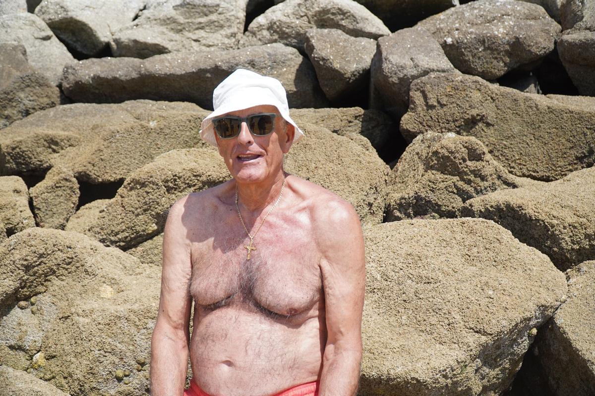 Ramón Álvarez, usuario de la playa de Oza