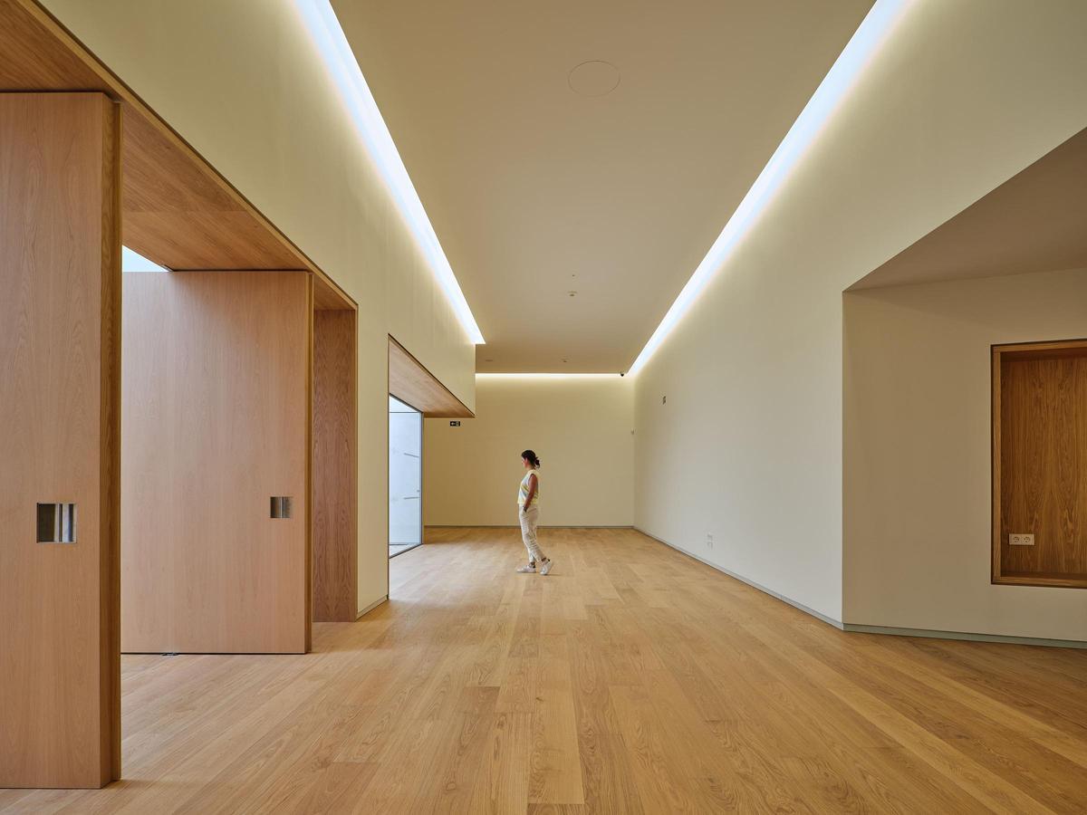 El nuevo edificio cuenta con cuatro naves destinadas a exposiciones temporales.