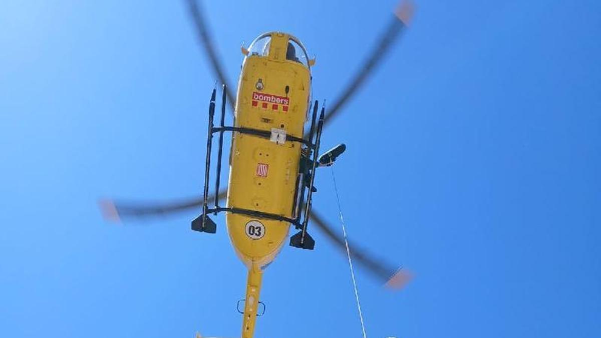 Un helicòpter de bombers