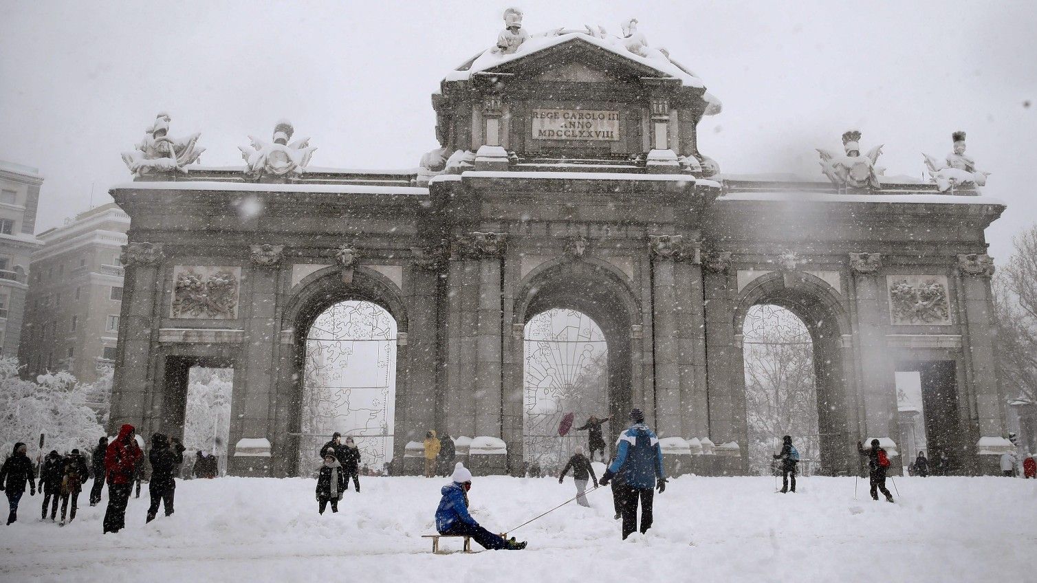 La Puerta de Alcalá de Madrid, el pasado 9 de enero, cubierta de nieve tras el paso de la borrasca 'Filomena'.